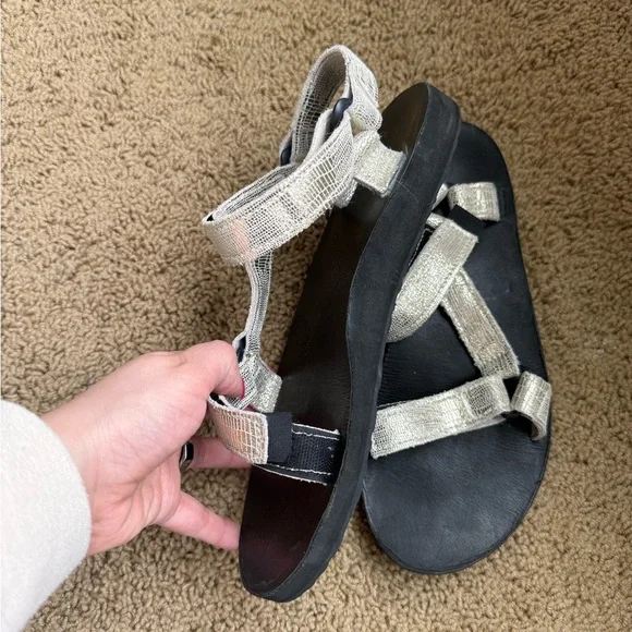 TEVA Original Universal Metallic Flat Sandals Gold Champagne Women’s Size 8 - Picture 4 of 6